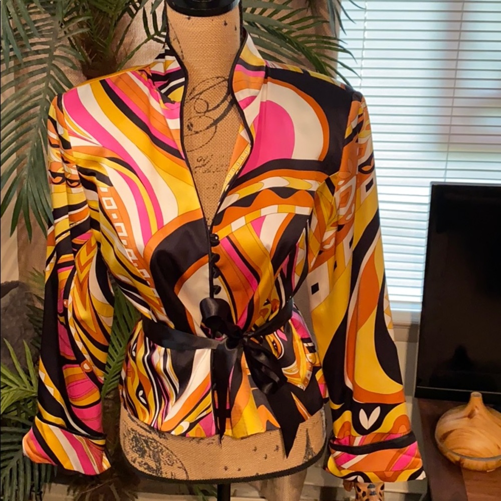 NWOT Beautiful satin dress jacket